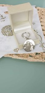 מחזיק מפתחות עם תליון עגול כסף 925 עם חריטת תמונה והקדשה אישית