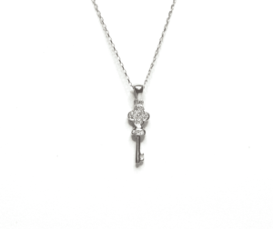 שרשרת כסף 925 עם תליון מפתח משובץ
