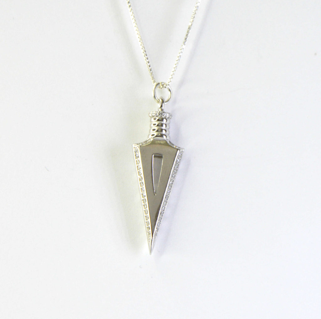 שרשרת כסף 925 עם תליון חץ שיבוץ לבן
