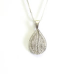 שרשרת כסף 925 עם תליון טיפה משובץ נפתח לחריטת תמונה